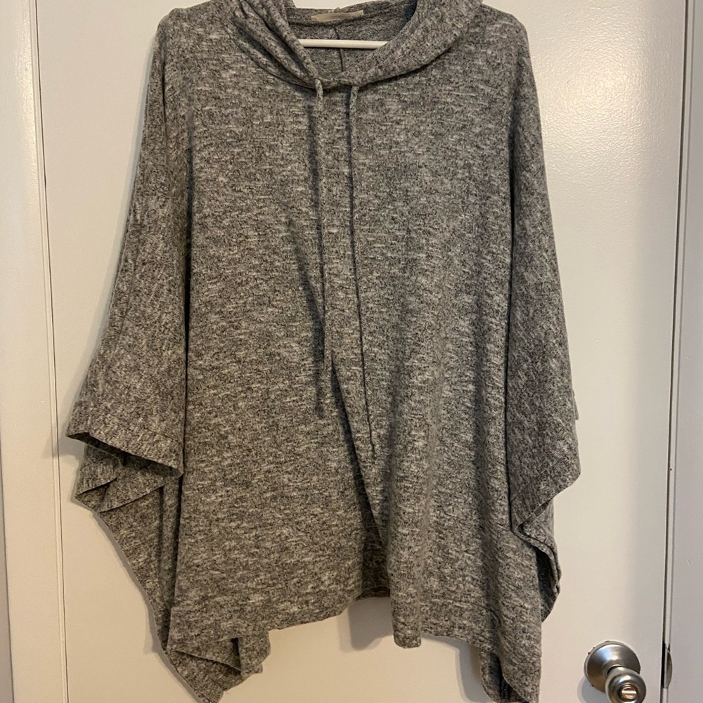 ANDREE BY UNIT Gray Poncho Sweater with hood